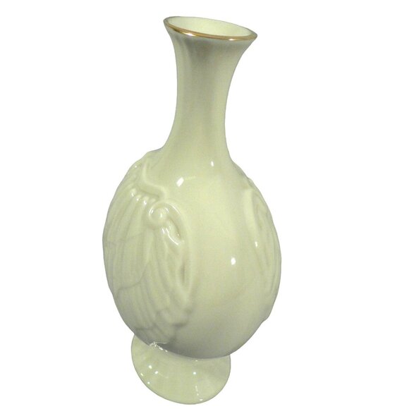 Lenox Bud Vase With Embossed Clam Shell Design & Gold Rim Hallmark Stamped Beige - Picture 8 of 11